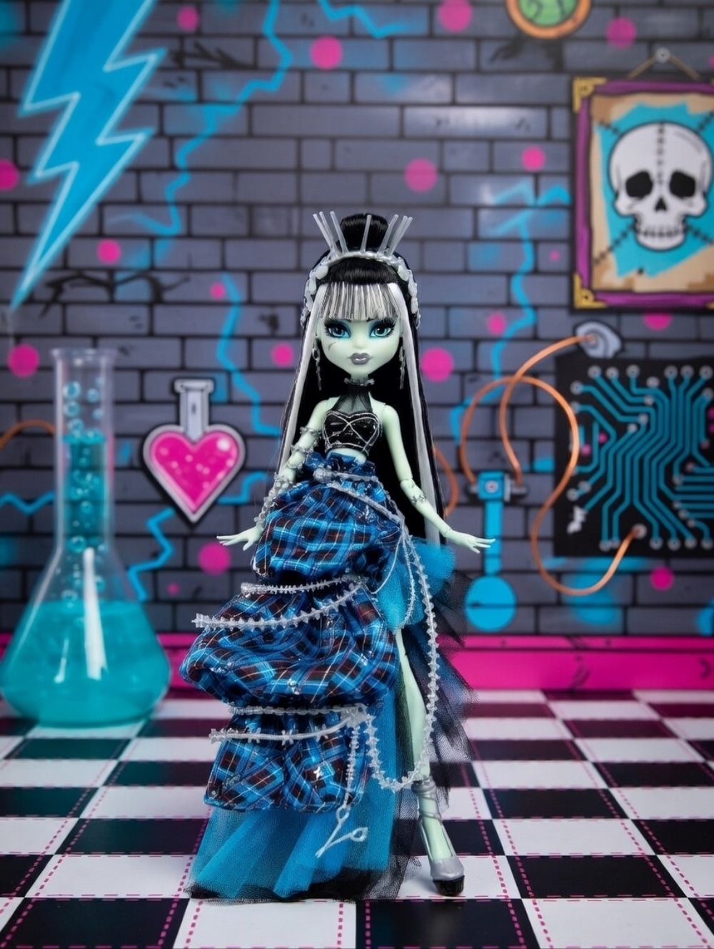 🪷♡Monster High Doll, Frankie Stein Stitched in Style Fashion Collectible